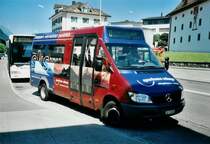 AAGS Schwyz Nr. 26/SZ 71'126 Mercedes am 16. Juli 2008 Schwyz, Postplatz (mit Vollwerbung fr die Sparkasse Schwyz)