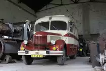 Dieser alte PRAGA Bus steht fahrbereit im alten E-Werk im Museums Terrain von Mladejov na Morave. Am 16.06.2016 hatte ich die Möglichkeit, ihn in der Halle zu fotografieren. Nach Auskunft des Museums wird der Bus auch an Betriebstagen fallweise auf einem Rundkurs in Mladejov gefahren.