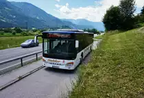 Setra S 415 NF von Siebler Reisen, unterwegs auf der Kfl. 5021 als Kurs 11 (Oberdrauburg Bahnhof - Gerlamoos), am 22.6.2016 beim Halt an der Haltestelle Dellach im Drautal Holztratten.