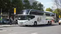 Neoplan N1218 HDL am 06.05.2016 vor dem Hauptbahnhof Dresden