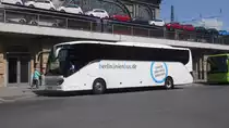 Setra S516 HD/2 am 06.05.2016 vor dem Hauptbahnhof Dresden.