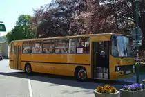 Ikarus am 08.05.2016 vor dem Bahnhof in Löbau.