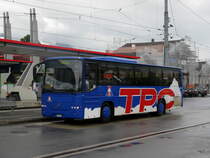 tpc - Volvo 8700  VS  325126 bei der TPC Haltestelle beim Bahnhof in Aigle am 19.06.0216