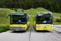 Zwei Mercedes-Benz Integro von POSTBUS stehen am 19.6.2016 in Mariahilf.