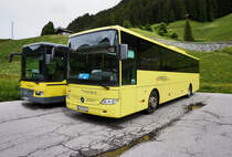 Zwei Mercedes-Benz Integro von POSTBUS stehen am 19.6.2016 in Mariahilf.