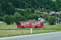 Mercedes-Benz Integro von POSTBUS mit einer Werbebeklebung für die Kleine Zeitung, unterwegs auf der Kfl. 5002 (Heiligenblut Hotel Heiligenblut - Lienz Bahnhof).
Aufgenommen am 19.6.2016 bei Dölsach.