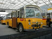 Alter Saurer Reisebus am 24.5.08 anlsslich des Bahnhofsfest auf der Postautostation in Chur.