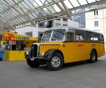 Alter Saurer Reisebus am 24.5.08 anlsslich des Bahnhofsfest auf der Postautostation in Chur.