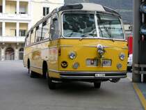 Alter Berna Reisebus am 24.5.08 anlsslich des Bahnhofsfest auf der Postautostation in Chur.