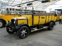 Alter FBW Bus am 24.5.08 anlsslich des Bahnhofsfest auf der Postautostation in Chur.