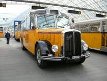 Alter Saurer Reisebus am 24.5.08 anlsslich des Bahnhofsfest auf der Postautostation in Chur.