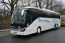 Am 16.01.2016 steht HG-GR 263 in der Jesse-Owens-Allee. Aufgenommen wurde ein Setra S 516 HD (Gutacker Reisen).
