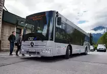 Mercedes – Kutsenits Hydra der OGV, unterwegs auf der Kfl. 5021 als Kurs 33 (Kleblach-Lind Bahnhst - Oberdrauburg Bahnhof), am 27.6.2016 beim Halt an der Haltestelle Oberdrauburg Bahnhof. In Kürze macht sich der Bus dann wieder als Kurs 12, nach Greifenburg Gemeindeamt, auf den Rückweg.