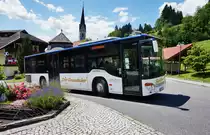 Setra S 415 NF von Siebler Reisen, unterwegs auf der Kfl. 5021 als Kurs 11 (Oberdrauburg Bahnhof - Gerlamoos), am 29.6.2016 nahe der Haltestelle Berg im Drautal Mehrzweckhaus.