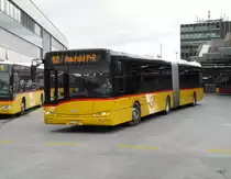 Postauto - Solaris BE 813682 unterwegs auf der Linie 103 bei der wegfahrt von den Postautohaltestellen auf dem Dach des Bahnhofs Bern am 21.06.2016