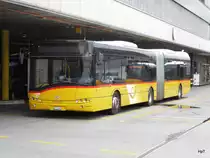 Postauto - Solaris  BE 813683 am warten auf den Nächsten Einsatz bei den Postautohaltestellen auf dem Dach des Bahnhofs Bern am 21.06.2016