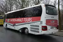 Am 16.01.2016 steht HAL-RT 203 in der Jesse-Owens-Allee. Aufgenommen wurde ein MAN Lion's Coach (Reise und Touristik Service GmbH).
