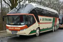 Am 16.01.2016 steht HST-CV 19 in der Jesse-Owens-Allee. Aufgenommen wurde ein Neoplan Starliner (De Stralsunner / Möller-Reisen).
