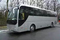 Am 16.01.2016 steht 1ST 9998 in der Jesse-Owens-Allee. Aufgenommen wurde ein MAN Lion's Coach (Eichler Bus).
