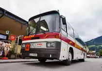 Mercedes-Benz O 303 von Bundschuh-Reisen, am 5.7.2016 bei der Haltestelle Lienz Bahnhof.