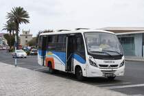 MINDELO (São Vicente), 23.03.2016, öPNV in der Inselhauptstadt mit einem Thunder+ des brasilianischen Herstellers Neobus