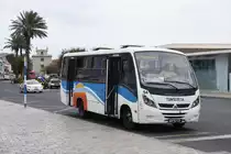 MINDELO (São Vicente), 23.03.2016, öPNV in der Inselhauptstadt mit einem Thunder+ des brasilianischen Herstellers Neobus