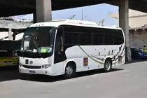 DAKAR (Région de Dakar), 26.03.2016, Reisebus des chinesischen Herstellers Higer im Hafen