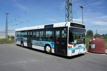 Mercedes-Benz O 405 N vom Busunternehmen Nahegold, aufgenommen im Juli 2016 am Bahnhof in Gau-Algesheim (Landkreis Mainz-Bingen).