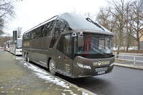 Am 16.01.2016 steht LRO-HW 464 in der Jesse-Owens-Allee. Aufgenommen wurde ein Neoplan Starliner (HWP Touristik / Hans-Werner Prüter).
