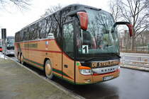 Am 16.01.2016 steht HST-CV 14 in der Jesse-Owens-Allee. Aufgenommen wurde ein Setra S 416 GT-HD (De Stralsunner / Otto Müller).
