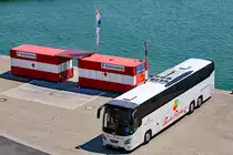 Draufsicht auf einen VDL FUTURA im Hafen von Sassnitz. - 05.06.2016