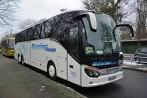 Am 16.01.2016 steht HG-GR 263 in der Jesse-Owens-Allee. Aufgenommen wurde ein Setra S 516 HD (Gutacker Reisen).
