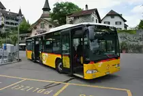 Postauto Citaro I auf der Linie 64 bei der Schiffstation in Spiez, 21.07.2016.