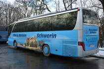 Am 20.01.2016 steht SN-SG 260 in der Jesse-Owens-Allee in Berlin. Aufgenommen wurde ein Setra S 415 HD (S&H Verwaltungs GmbH).
