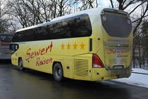 Am 20.01.2016 steht SN-HN 211 in der Jesse-Owens-Allee in Berlin. Aufgenommen wurde ein Neoplan Cityliner (Sewert-Reisen).
