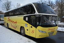 Am 20.01.2016 steht SN-HN 211 in der Jesse-Owens-Allee in Berlin. Aufgenommen wurde ein Neoplan Cityliner (Sewert-Reisen).
