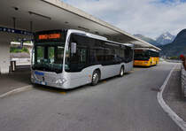 Ein Mercedes-Benz O 530 III von Silvestri, unterwegs auf der Linie 90.815, als Kurs 2 (Zernez, staziun - Livigno, Centro), bei der Haltestelle Zernez, staziun.
Aufgenommen am 22.7.2016.