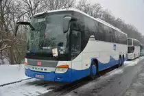 Am 23.01.2016 steht VG-VR 806 (Setra S 416 GT-HD / Usedomer Bäderbahn GmbH) an der Jesse-Owens-Allee in Berlin.
