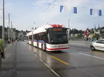 vbl Nr. 239 (Hess Lightram 4 BGGT-N2D) am 22.7.2016 auf der Seebrücke kurz vor dem Bhf. Luzern