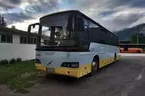 Volvo B10-400 von Autoreisen Edelweiß, geparkt nahe des Bahnhofs Greifenburg-Weißensee.
Aufgenommen am 31.7.2016.