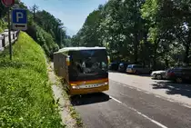 Ein SETRA S 412 UL von PostAuto, unterwegs auf der Linie 62.321 als Kurs 65 (Locarno, Via della Pace - Sonogno).
Aufgenommen am 20.7.2016, bei der Haltestelle Diga Verzasca.