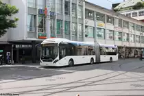 VBZ Nr. 190 (Volvo 7900A Hybrid) am 30.7.2016 beim Sternen Oerlikon. Für die Beschaffung künftiger Autobusse wollte die VBZ auch eine neue Technologie testen. Hierzu wurde ein Volvo 7900A Hybrid zu Testzwecken angemietet.