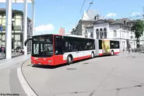 Stadtbus Winterthur Nr. 352 (MAN A40 Lion's City GL) am 30.7.2016 beim Hauptbahnhof. Infolge Belagsarbeiten in der Zürichstrasse waren an diesem Tag nur MAN Gelenkbusse auf der Linie 1 im Einsatz.