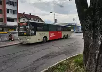 Ein für die Wiener Städtische werbender Mercedes-Benz Integro von POSTBUS, fährt in die Haltestelle Spittal-Millstättersee Bf/Bbf ein.
Unterwegs war der Bus auf der Kfl. 5140 (Spittal-Millstättersee Bf/Bbf, Bussteig 6 - Radenthein Postamt).
Aufgenommen am 5.8.2016.