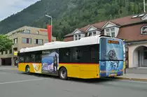 Solaris Bus der Post, auf der Linie 103, bedient die Haltestelle Bahnhof Interlaken Ost. Die Aufnahme stammt vom 21.07.2016.