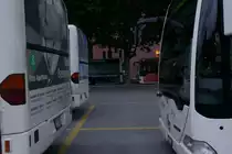 Nochmals alle 5 Citaros des Ortsbus Brig-Glis auf einen Blick, nach ihren letzten Einsätzen am 5.8.16, auf dem Zirkusplatz in Brig.