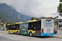 Mercedes Citaro 173, auf der Linie 21, wartet an der Haltestelle beim Bahnhof Interlaken West. Die Aufnahme stammt vom 23.07.2016.