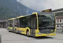 Mercedes Citaro 173, auf der Linie 21, verlässt die Haltestelle beim Bahnhof Interlaken West. Die Aufnahme stammt vom 23.07.2016.