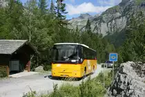 Ein Volvo 8700 Postauto auf der Linie 12.332 Sion - Aven - Derborence am Ende der Bergpoststraße in der Derborence; 06.08.2016