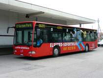 ROTTAL AUTO AG - Mercedes Citaro Bus Nr...  LU 15035 mit Werbung vor dem Bahnhof in Willisau am 02.08.2008